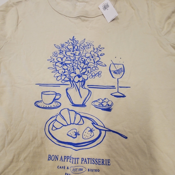 Old Navy Cream T-Shirt with Blue Graphic - Picture 2 of 3